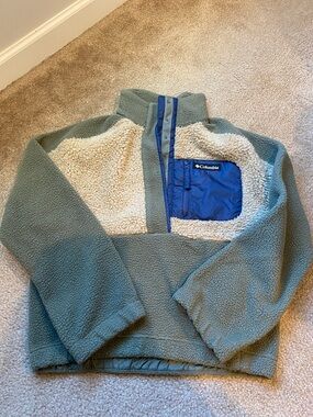 Columbia Sage Green Sherpa Pullover with Cream Panels and Blue Pocket